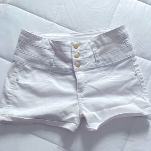 Refuge, size 8, high-waisted white shorts! ⭐️